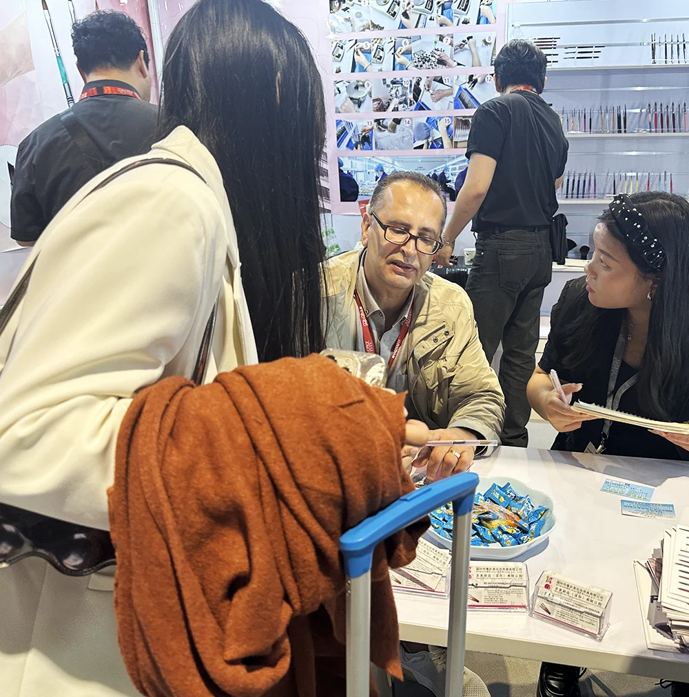 Bhuail Cosmoprof HK 2024, le go leor scuab ingne sean agus nua.