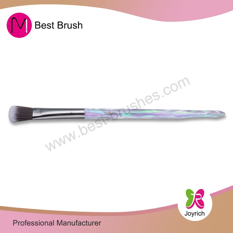 Scuab makeup masc ubhchruthach